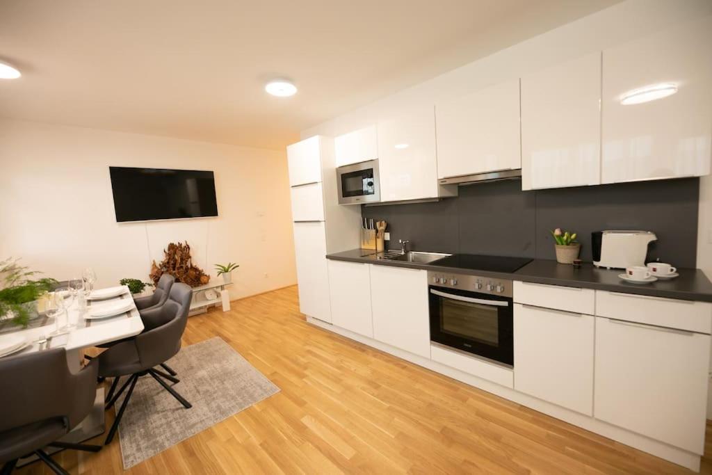 Schoenes Living Am Donauufer Wina Bagian luar foto