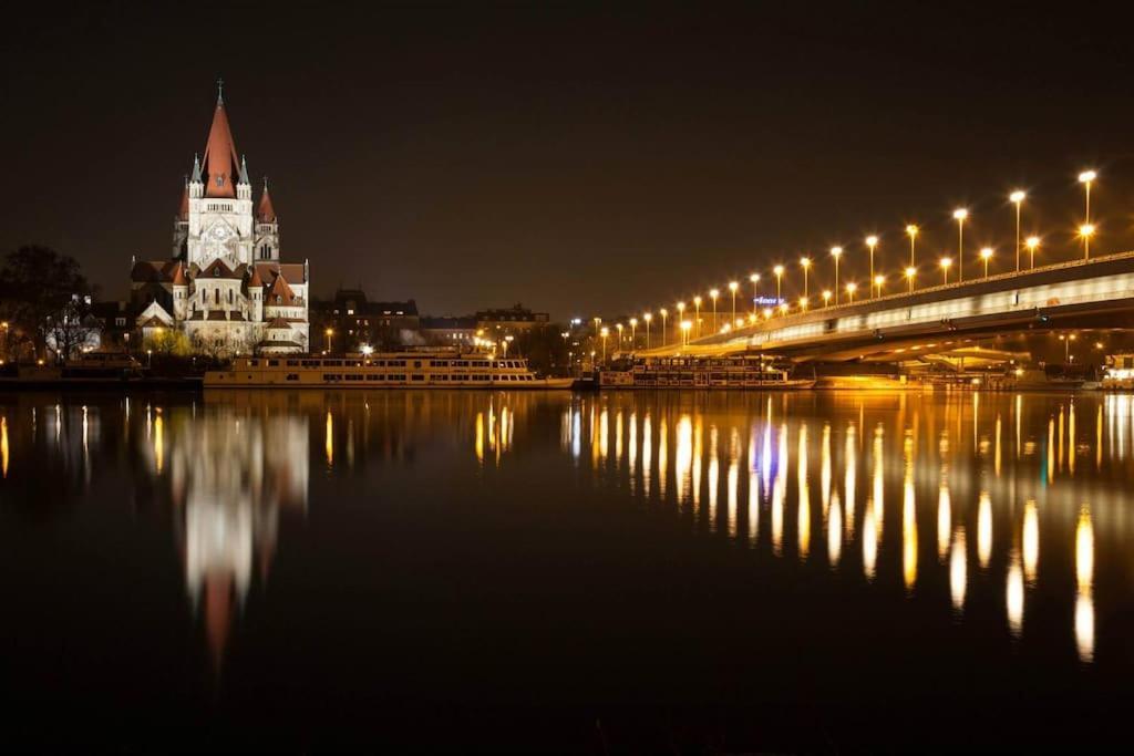Schoenes Living Am Donauufer Wina Bagian luar foto