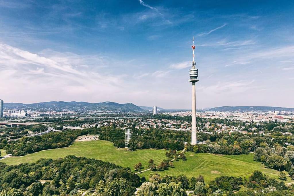 Schoenes Living Am Donauufer Wina Bagian luar foto