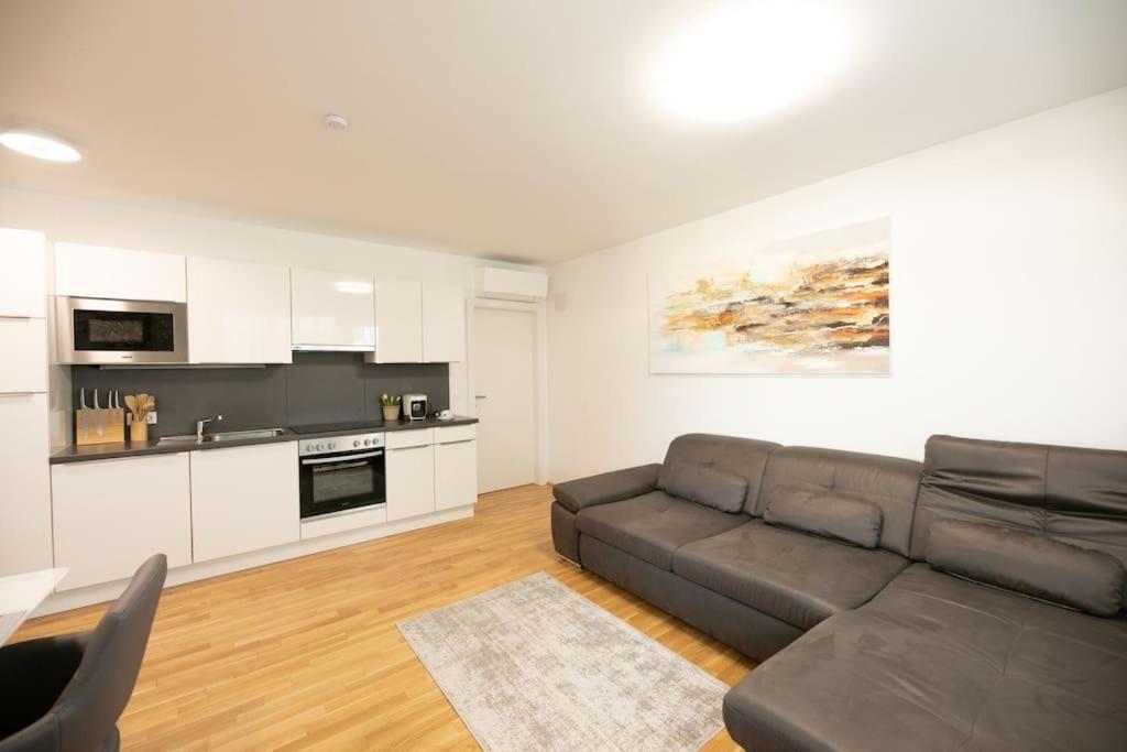 Schoenes Living Am Donauufer Wina Bagian luar foto