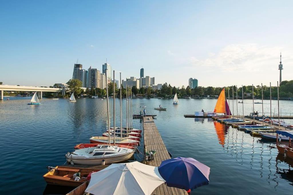 Schoenes Living Am Donauufer Wina Bagian luar foto