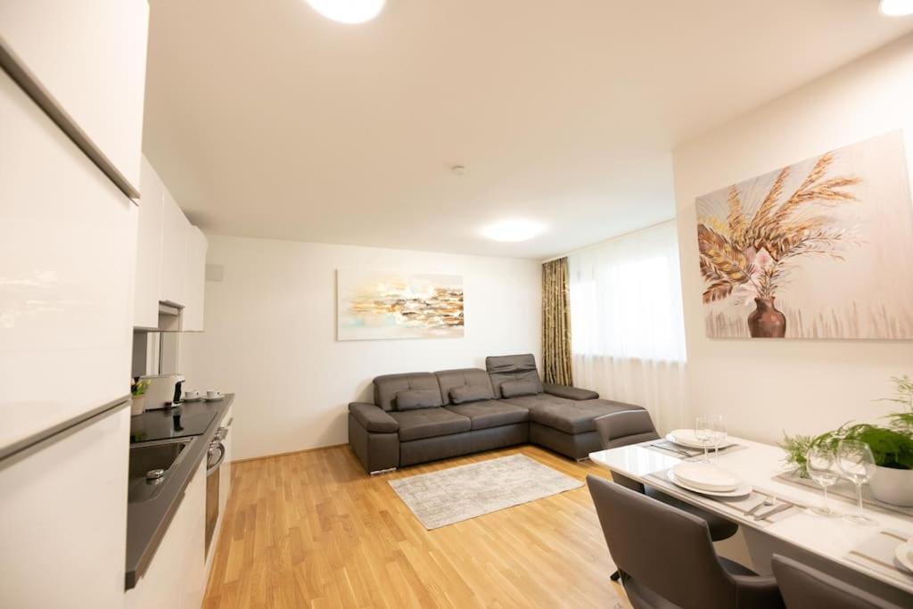 Schoenes Living Am Donauufer Wina Bagian luar foto